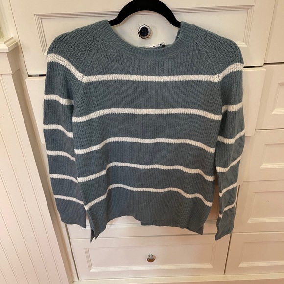 Sweater so comfy and cute. - Picture 2 of 4